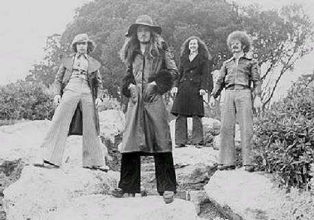 (bandpic 1976)