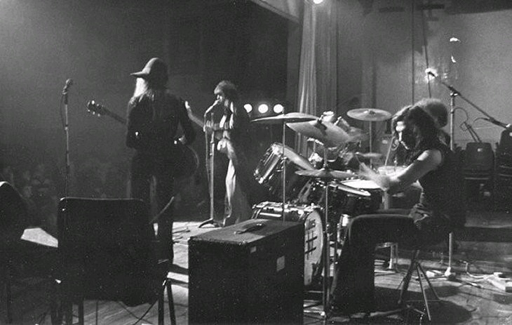 (bandpic 1976)